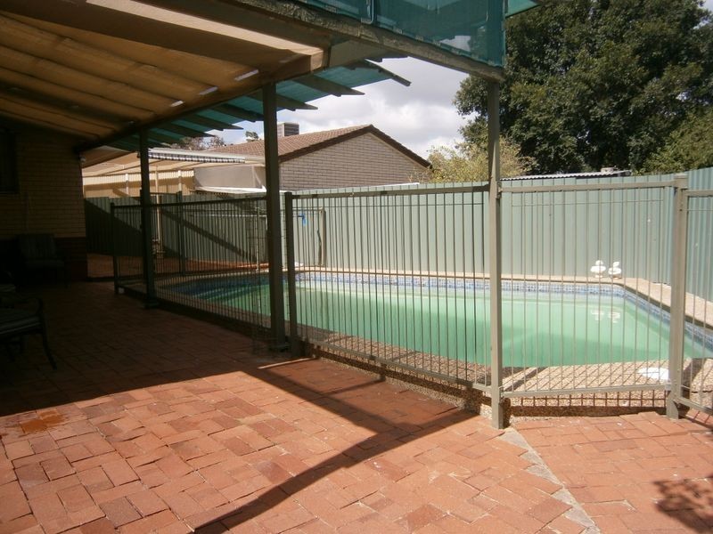 17 Malbanda Avenue, Para Vista SA 5093