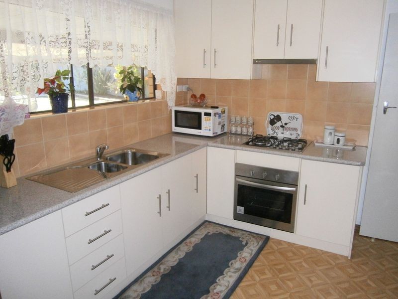 20 Heather Drive, Para Vista SA 5093