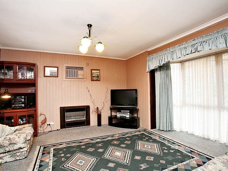 13 Hawke Crescent, Salisbury East SA 5109