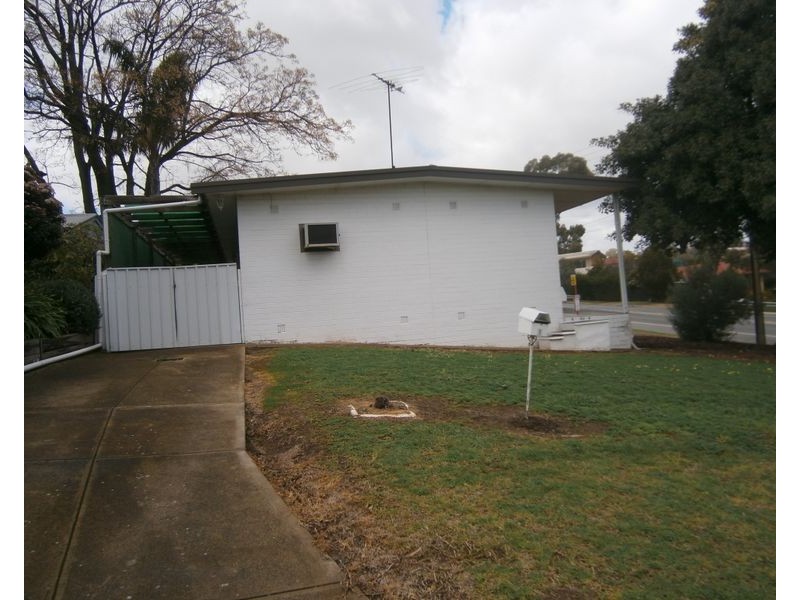 1 Parslow Road, Para Hills SA 5096