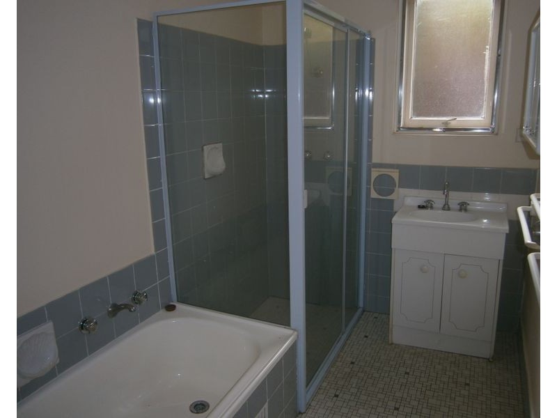 1 Parslow Road, Para Hills SA 5096