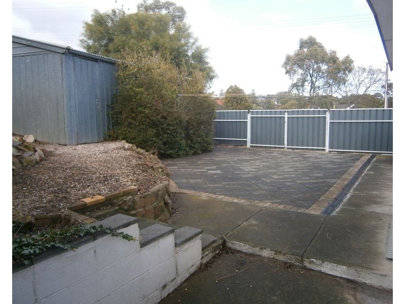 1 Parslow Road, Para Hills SA 5096