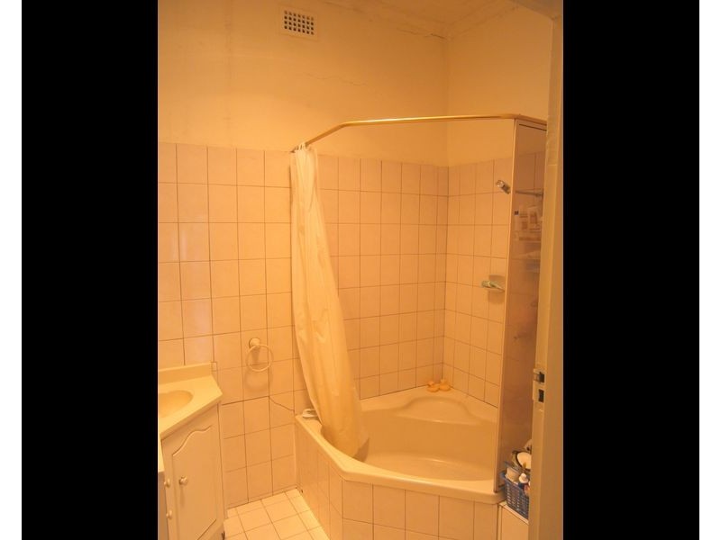 18 Roslind Street, Kensington Gardens SA 5068