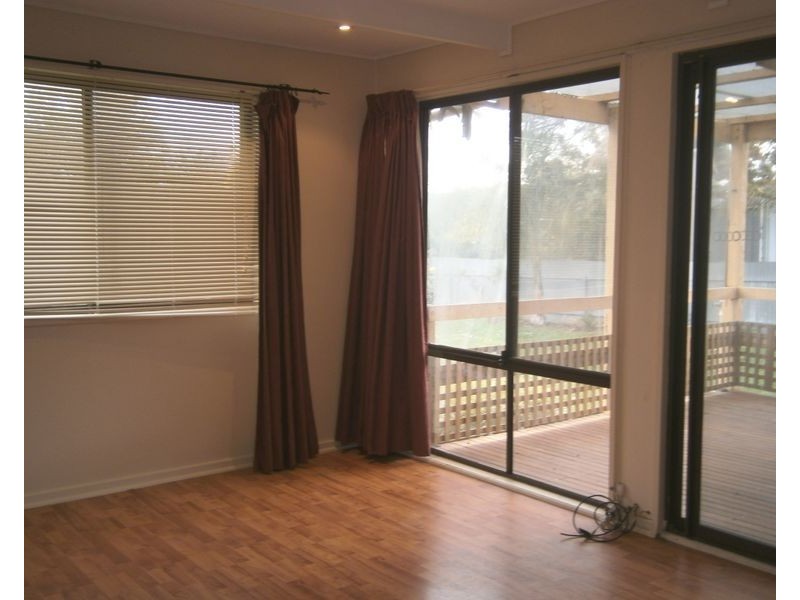 16 Eyre Crescent, Valley View SA 5093