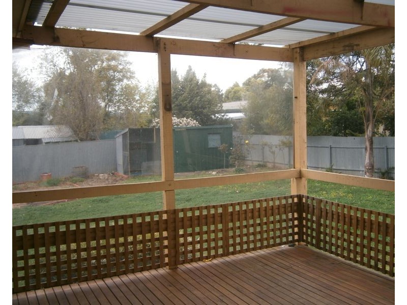 16 Eyre Crescent, Valley View SA 5093