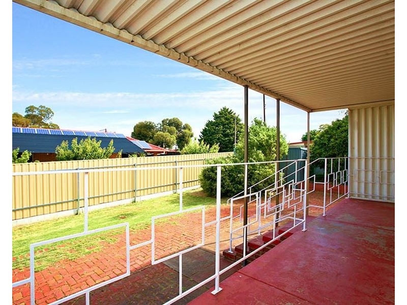 3 Chapel Road, Para Vista SA 5093