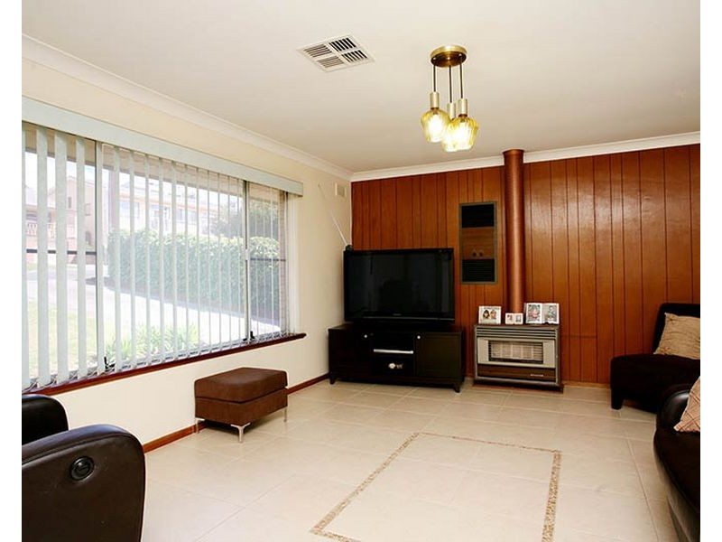 19 St Albans Avenue, Valley View SA 5093