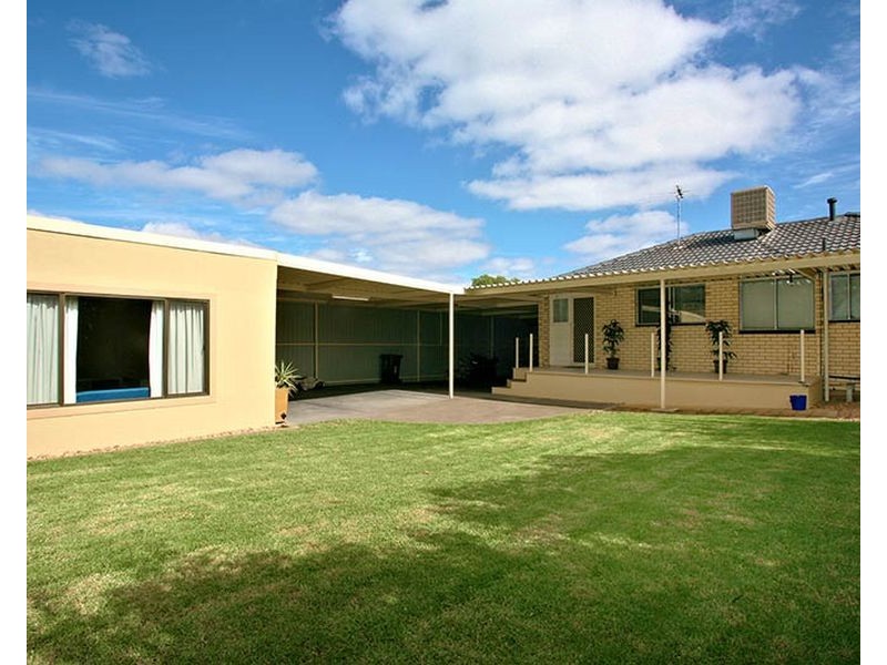 17 Kildonnan Avenue, Para Vista SA 5093