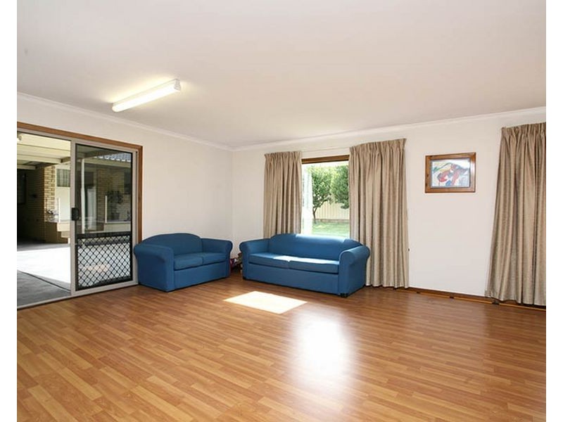 17 Kildonnan Avenue, Para Vista SA 5093