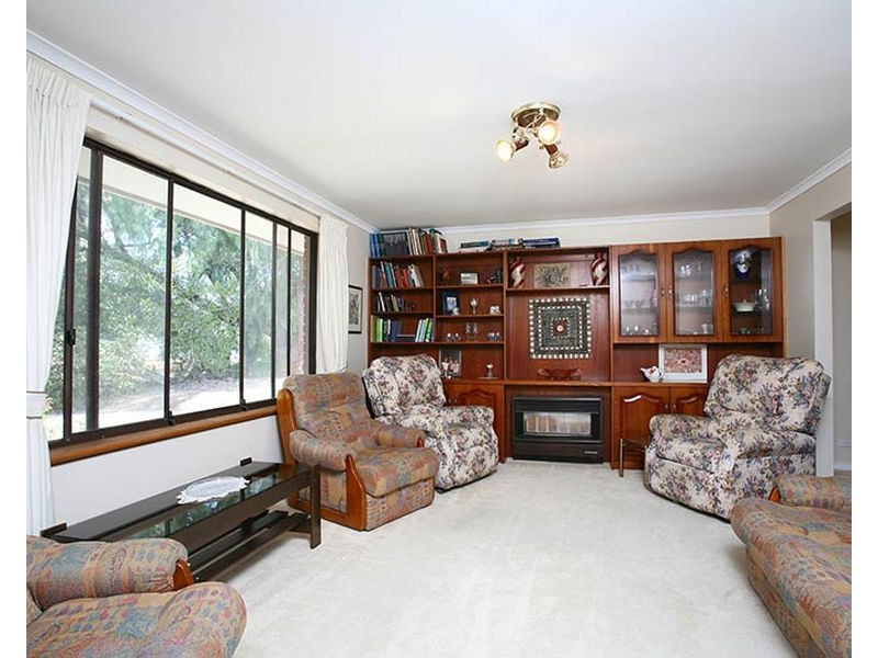 10 Snowy Drive, Valley View SA 5093