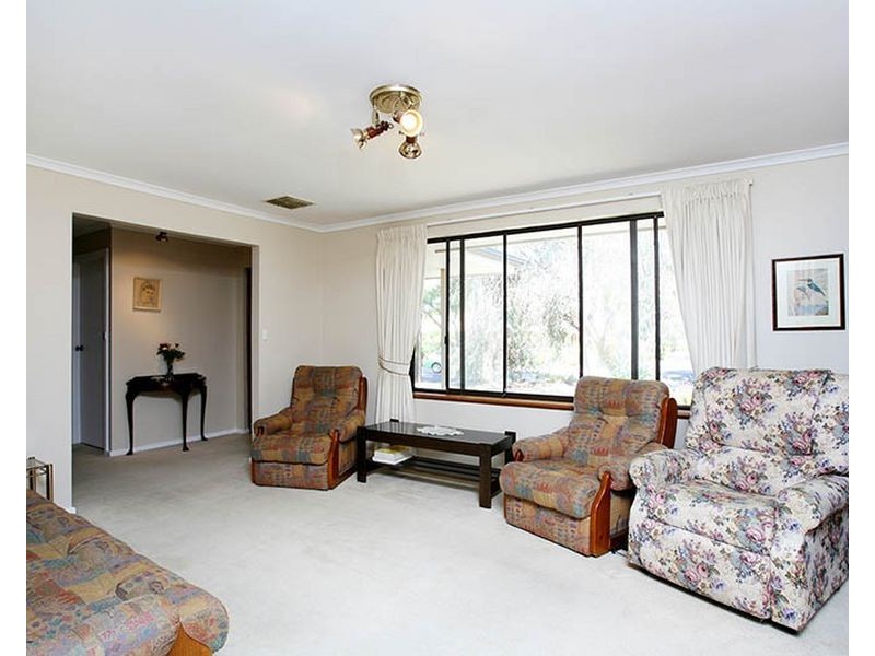 10 Snowy Drive, Valley View SA 5093