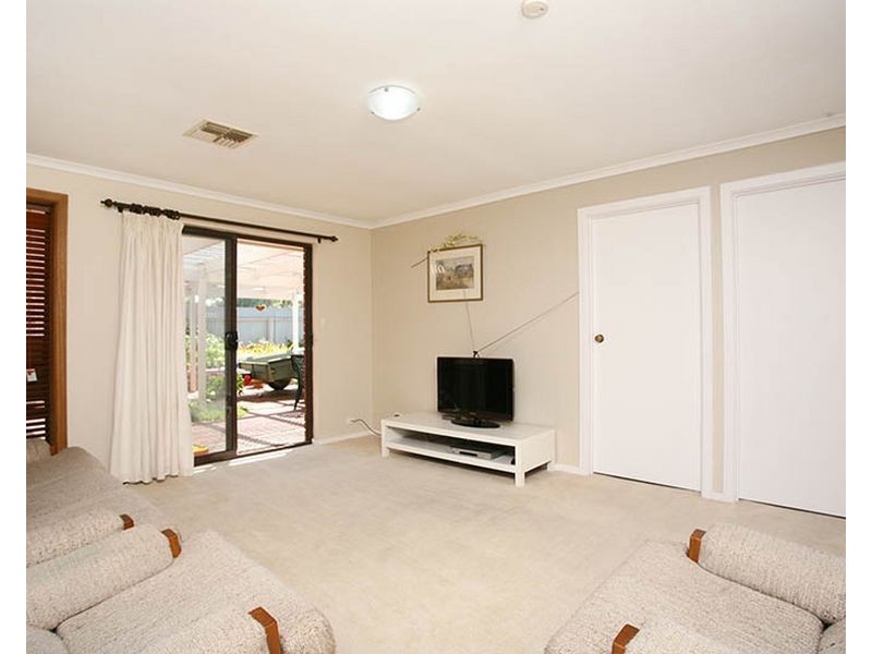 10 Snowy Drive, Valley View SA 5093