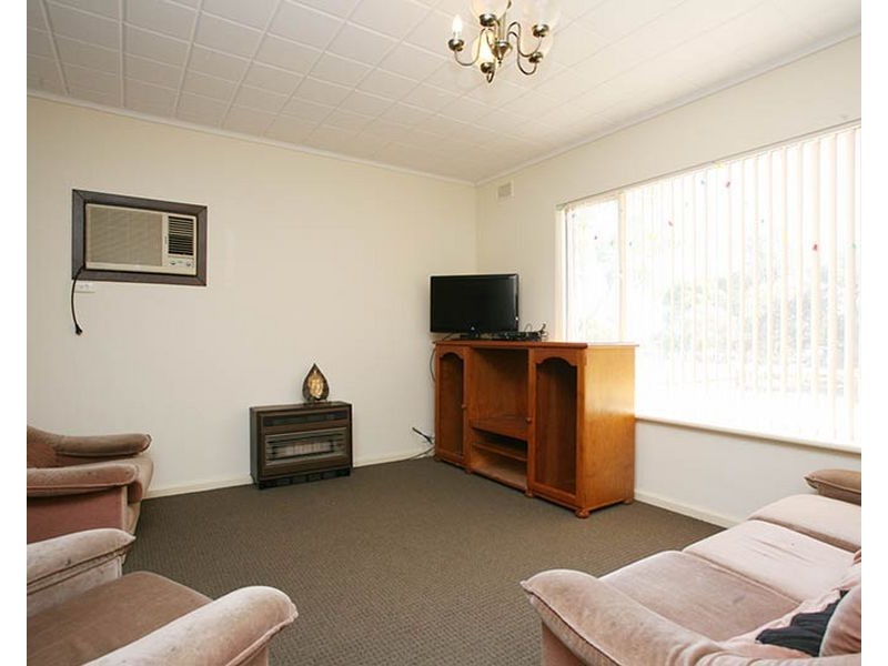 9 Julie Road, Para Hills SA 5096