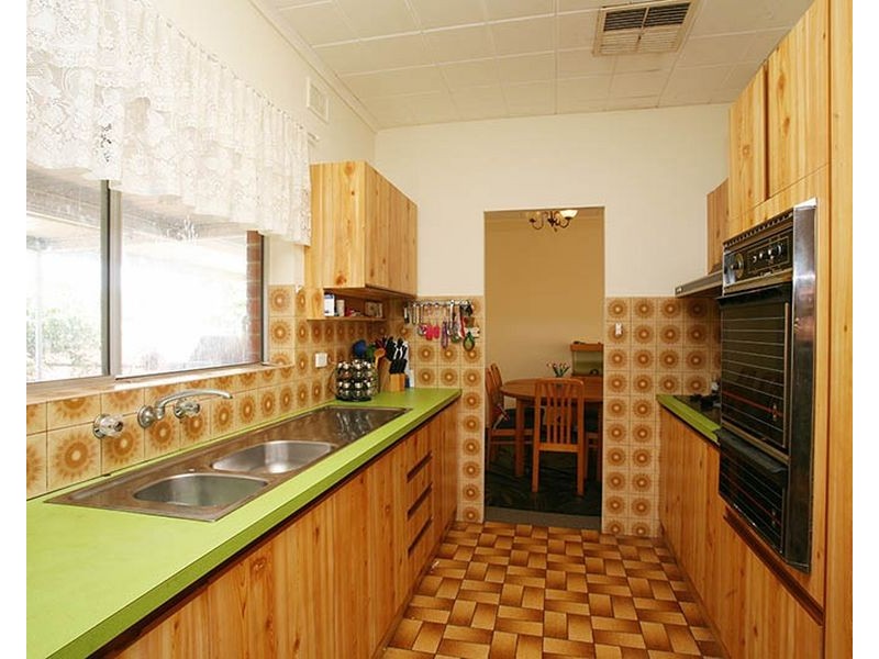 9 Julie Road, Para Hills SA 5096