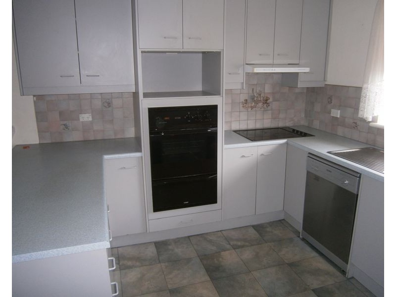 81 Flockhart Avenue, Valley View SA 5093