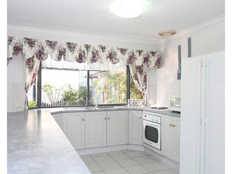 22 Robertson Crescent, Redwood Park SA 5097