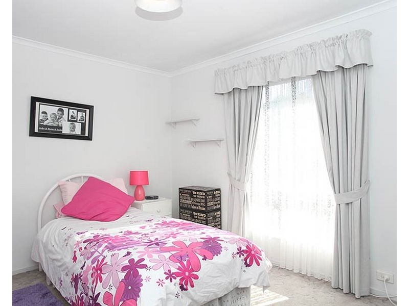 22 Robertson Crescent, Redwood Park SA 5097