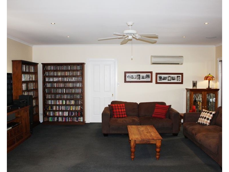 1 Forrest Avenue, Valley View SA 5093