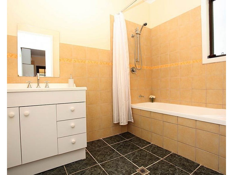 1 Forrest Avenue, Valley View SA 5093