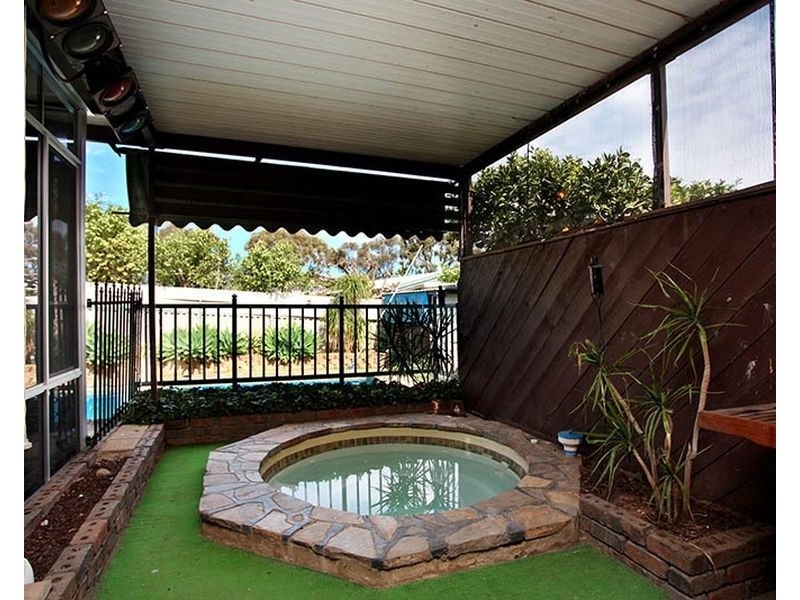 17 Leonard Street, Gulfview Heights SA 5096