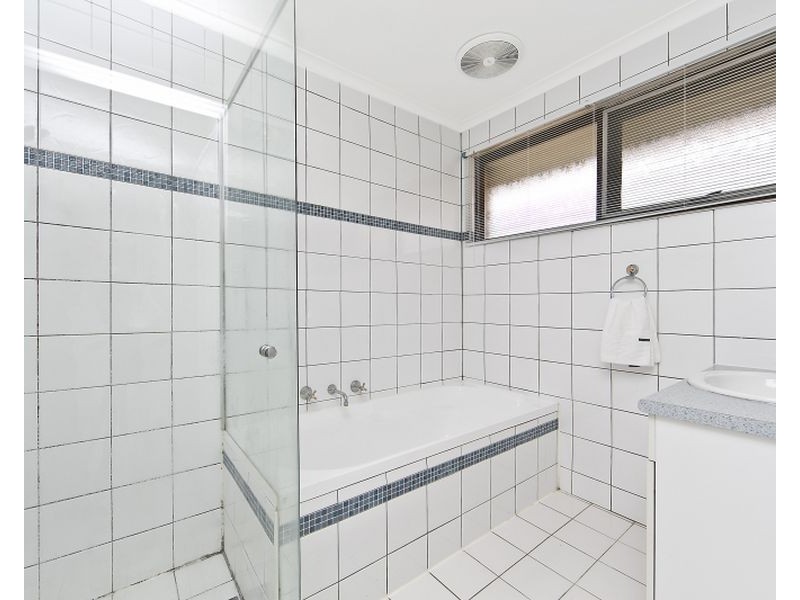 1 Flinders Avenue, Fairview Park SA 5126