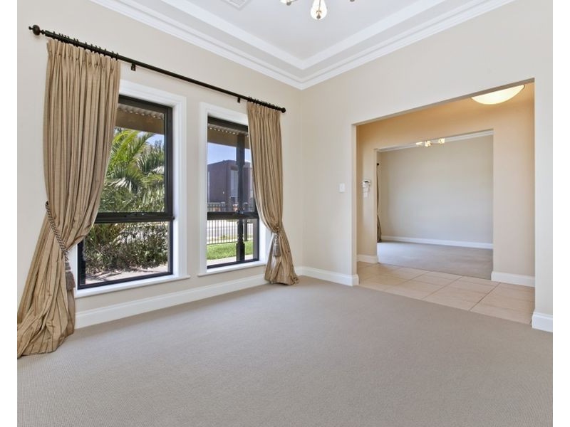 26 Shoalhaven Circuit, Mawson Lakes SA 5095