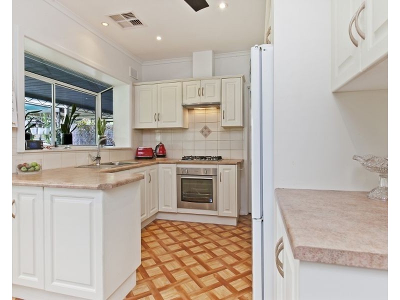 26 Morris Drive, Valley View SA 5093