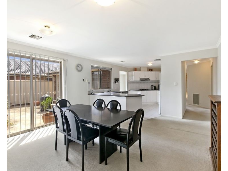 4 Meadow Lane, Para Hills West SA 5096