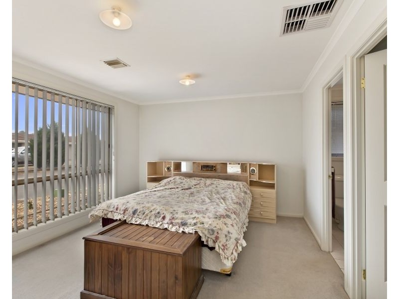 4 Meadow Lane, Para Hills West SA 5096
