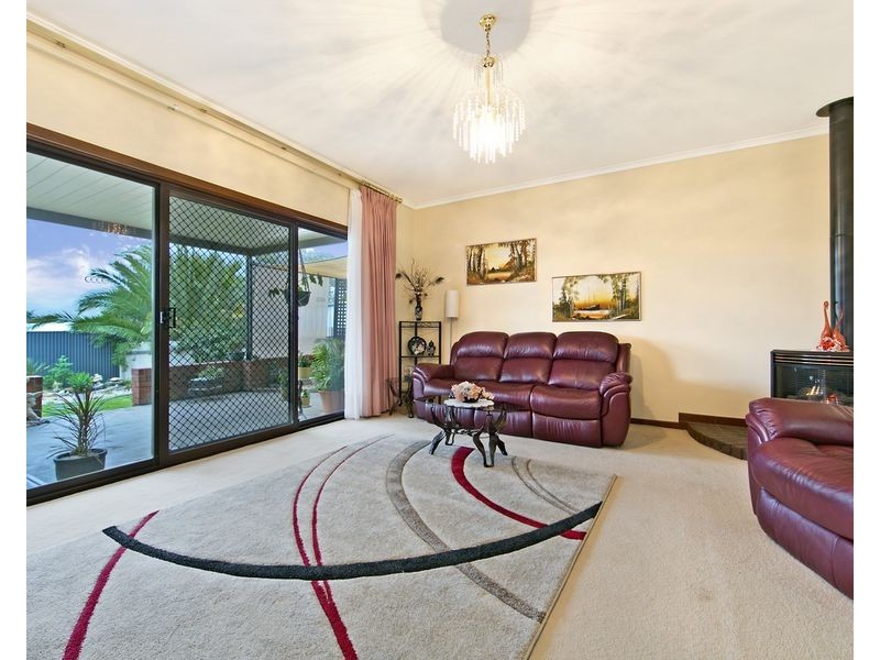 17 Doulton Crescent, Modbury Heights SA 5092