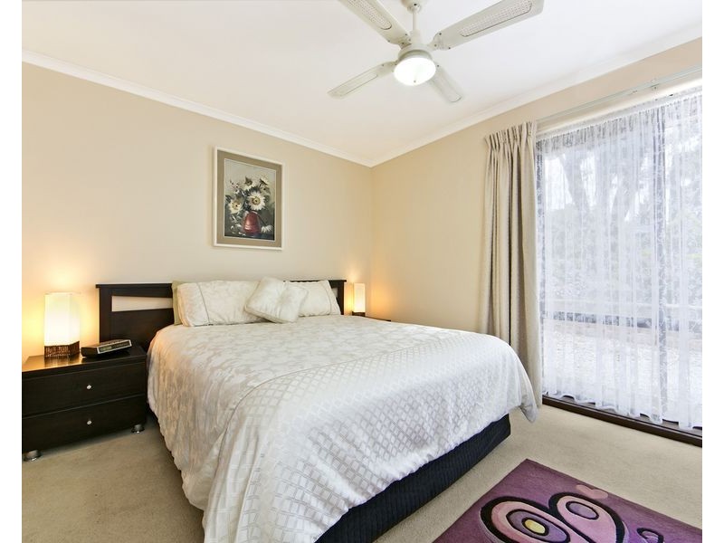 17 Doulton Crescent, Modbury Heights SA 5092