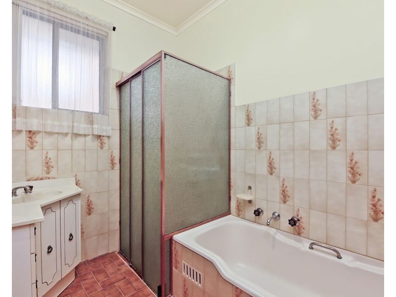 16 Dutton Drive, Para Hills SA 5096