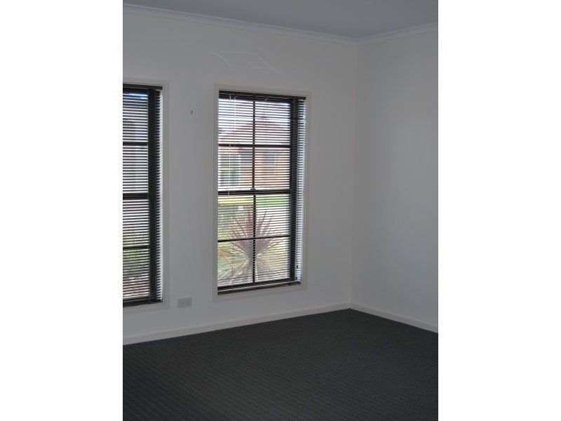 8 Lorentz Court, Mawson Lakes SA 5095