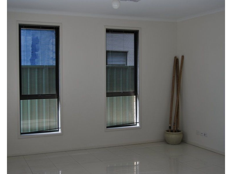 8 Lorentz Court, Mawson Lakes SA 5095