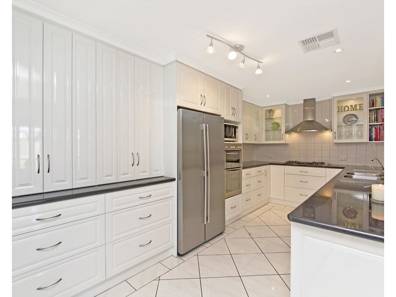 10 Currawong Crescent, Modbury Heights SA 5092