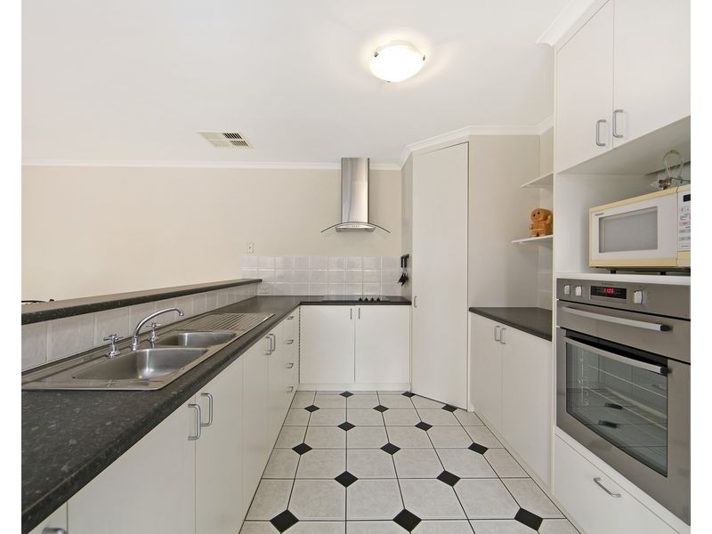 31 Lynton Avenue, Gilles Plains SA 5086