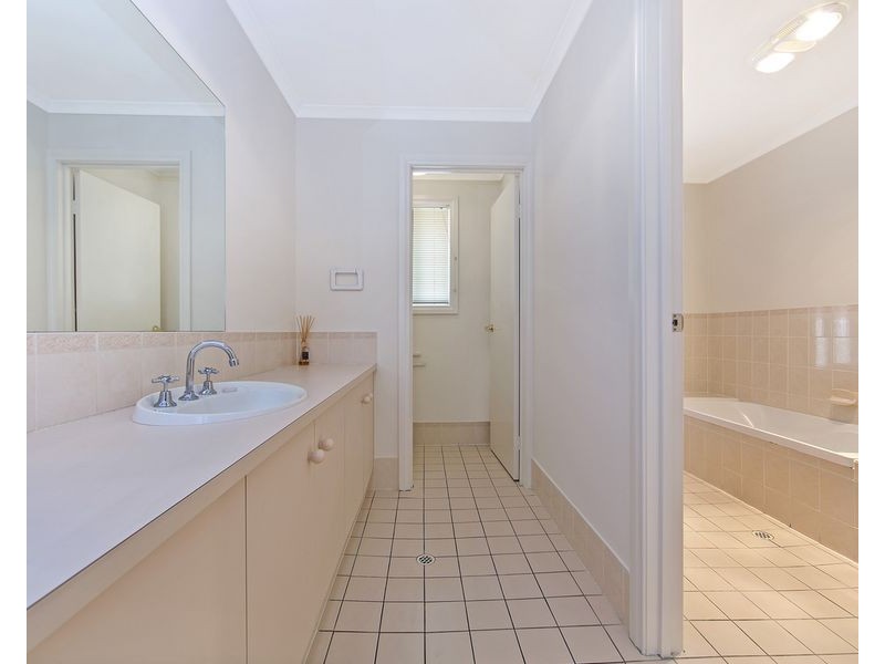 31 Lynton Avenue, Gilles Plains SA 5086