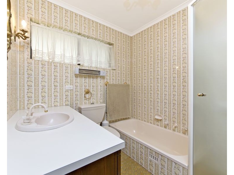 33 Warramunda Crescent, Banksia Park SA 5091