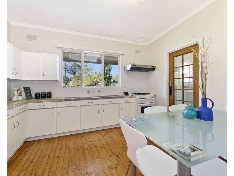 17 Heather Drive, Para Vista SA 5093