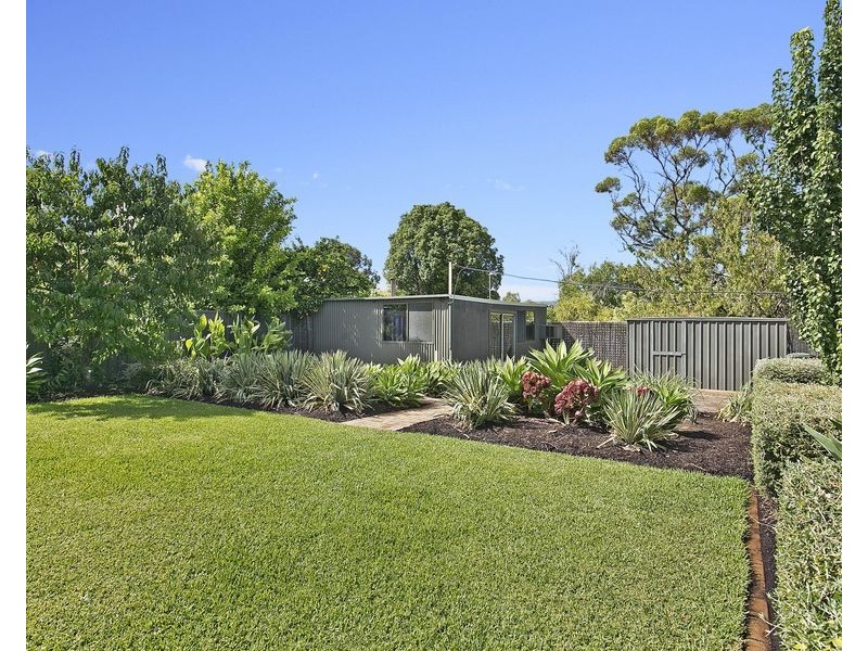 17 Heather Drive, Para Vista SA 5093