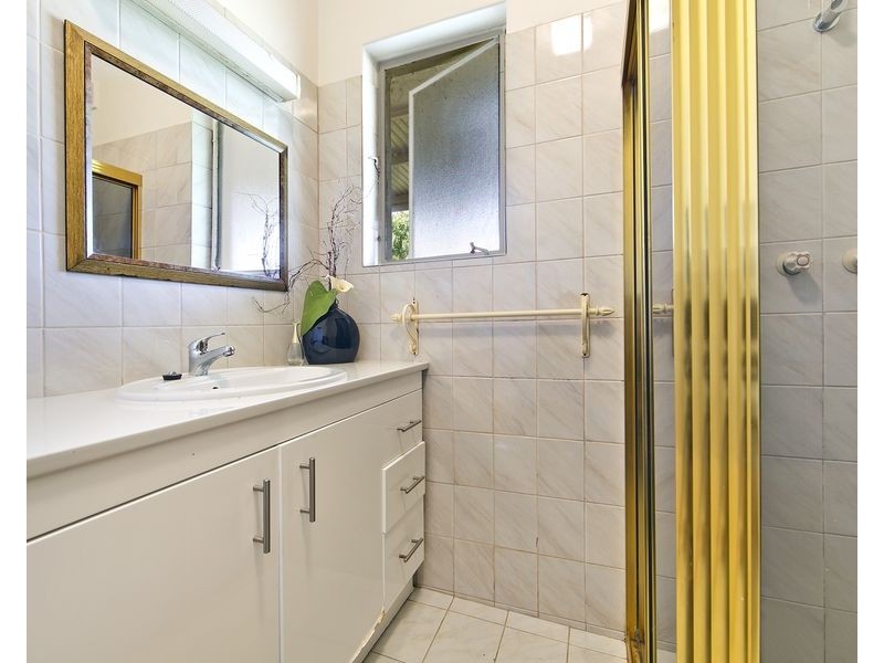 17 Heather Drive, Para Vista SA 5093