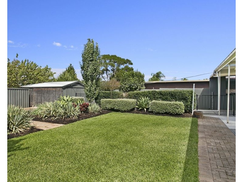 17 Heather Drive, Para Vista SA 5093