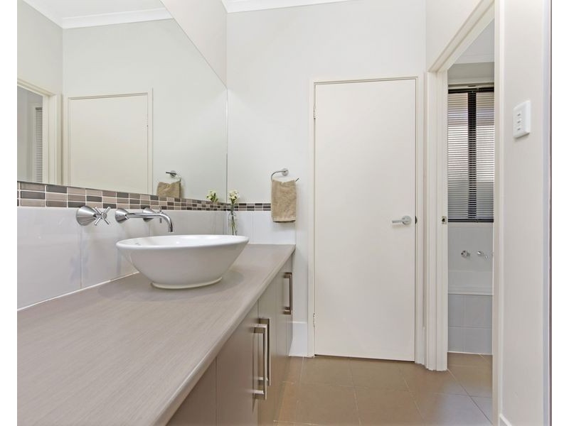 8 Lorentz Court, Mawson Lakes SA 5095