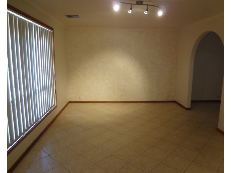 1 Blakiston Court, Paralowie SA 5108