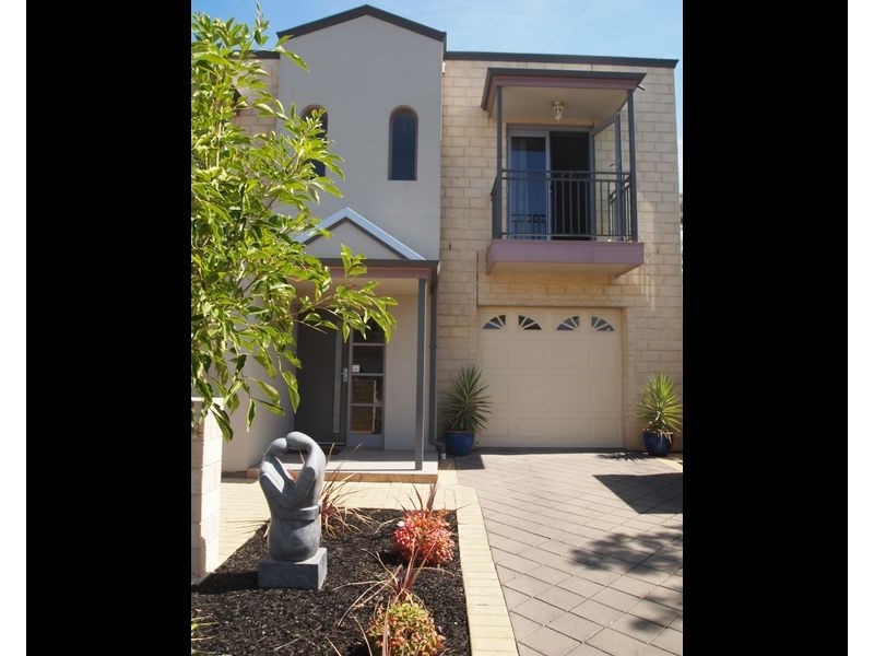 74 Hindmarsh Circuit, Mawson Lakes SA 5095