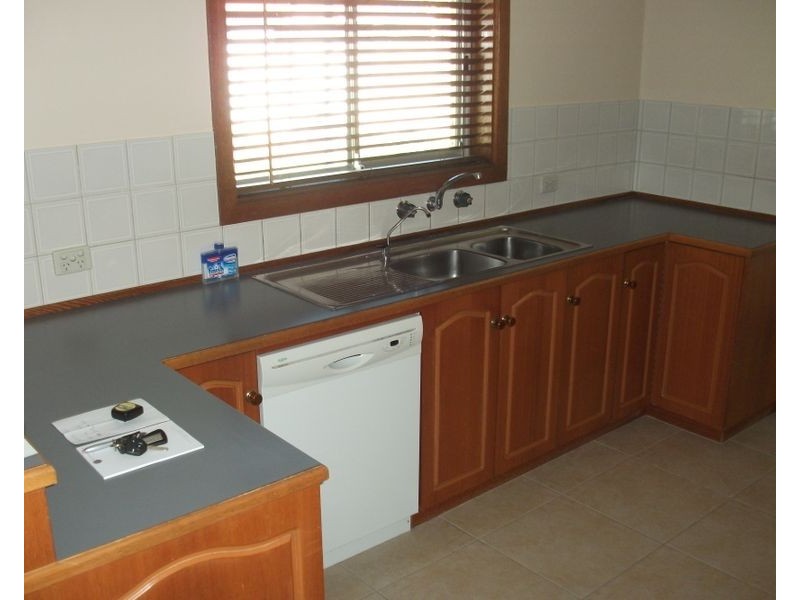 18 Vivian Ct, Para Hills West SA 5096