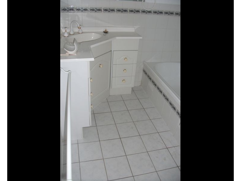 18 Vivian Ct, Para Hills West SA 5096