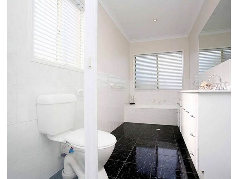 29 Avocet Drive, Mawson Lakes SA 5095