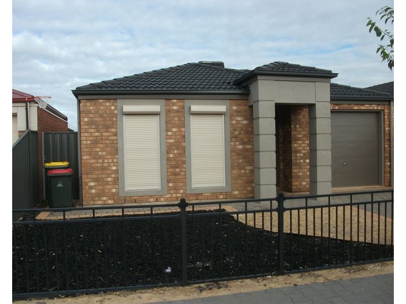 27 Mendota Avenue, Andrews Farm SA 5114