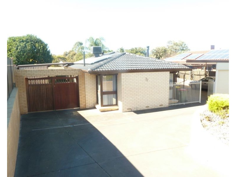32 Zenobia Cres, Modbury Heights SA 5092